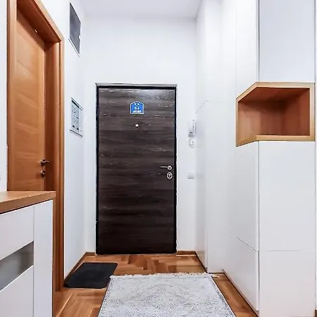 Zeba Apartment *